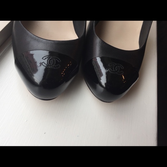 SOLD Chanel black leather cap toe pumps size 37.5 - Picture 5 of 5